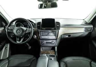 Подержанный автомобиль Mercedes-Benz GLE 2017 года (13 фото)