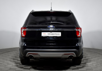 Подержанный автомобиль Ford Explorer 2016 года (6 фото)