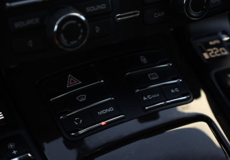 Подержанный автомобиль Porsche Cayenne 2012 года (24 фото)