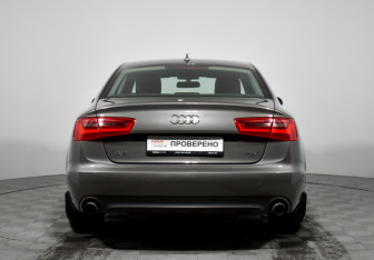 Подержанный автомобиль Audi A6 Sedan 2011 года (6 фото)