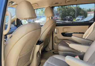 Подержанный автомобиль Kia Carnival 2018 года (19 фото)