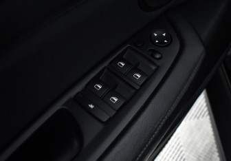 Подержанный автомобиль BMW X5 2013 года (10 фото)