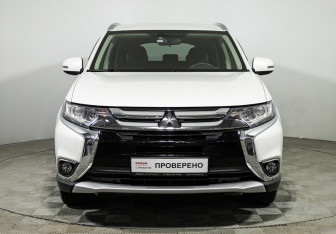 Подержанный автомобиль Mitsubishi Outlander 2018 года (2 фото)