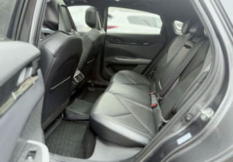 Подержанный автомобиль Changan UNI-V 2023 года (19 фото)