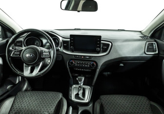 Подержанный автомобиль Kia Ceed Wagon 2020 года (13 фото)