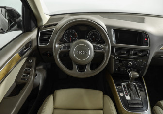Подержанный автомобиль Audi Q5 2014 года (11 фото)