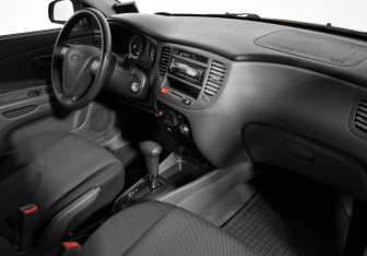 Подержанный автомобиль Kia Rio Hatchback 2006 года (12 фото)