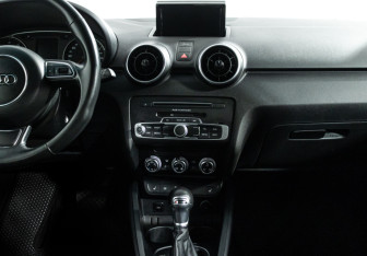 Подержанный автомобиль Audi A1 2016 года (14 фото)