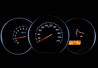 Подержанный автомобиль Nissan Tiida Hatchback 2010 года (19 фото)