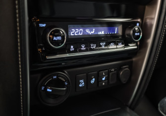 Подержанный автомобиль Toyota Fortuner 2020 года (21 фото)