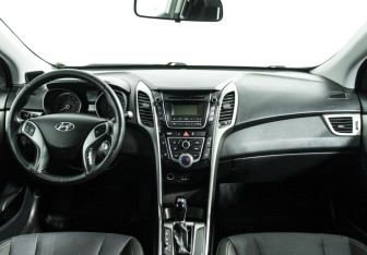 Подержанный автомобиль Hyundai i30 Hatchback 2013 года (13 фото)