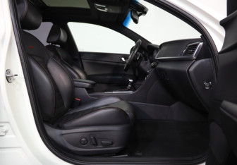 Подержанный автомобиль Kia Optima Sedan 2017 года (29 фото)