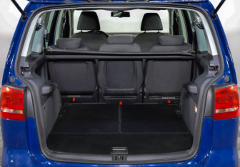 Подержанный автомобиль Volkswagen Touran 2012 года (26 фото)