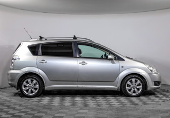 Подержанный автомобиль Toyota Corolla Verso 2007 года (4 фото)