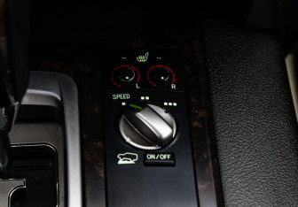 Подержанный автомобиль Toyota Land Cruiser Suv 2010 года (16 фото)