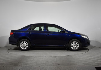 Подержанный автомобиль Toyota Corolla Sedan 2007 года (4 фото)