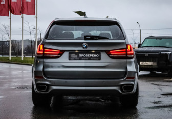 Подержанный автомобиль BMW X5 2018 года (8 фото)