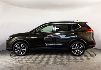 Подержанный автомобиль Nissan X-Trail 2019 года (8 фото)