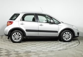 Подержанный автомобиль Suzuki SX4 Hatchback 2013 года (4 фото)