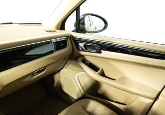 Подержанный автомобиль Porsche Macan 2015 года (16 фото)