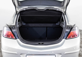 Подержанный автомобиль Opel Astra Hatchback 2010 года (19 фото)