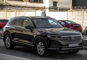 Подержанный автомобиль Volkswagen Touareg 2021 года (4 фото)