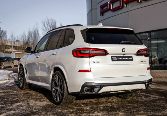 Подержанный автомобиль BMW X5 2020 года (9 фото)
