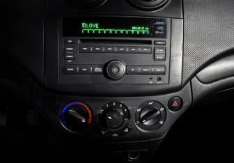 Подержанный автомобиль Chevrolet Aveo Sedan 2011 года (14 фото)