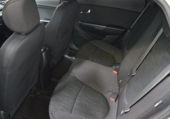 Подержанный автомобиль Kia Rio Sedan 2015 года (11 фото)