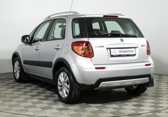 Подержанный автомобиль Suzuki SX4 Hatchback 2013 года (7 фото)