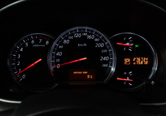 Подержанный автомобиль Nissan Teana 2010 года (12 фото)