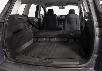 Подержанный автомобиль Ford Kuga 2014 года (24 фото)