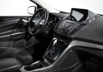 Подержанный автомобиль Ford Kuga 2015 года (13 фото)
