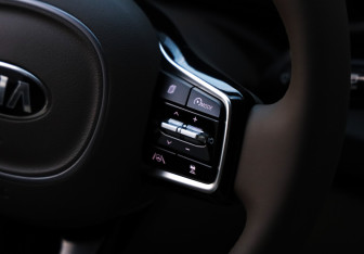 Подержанный автомобиль Kia Carnival 2021 года (13 фото)