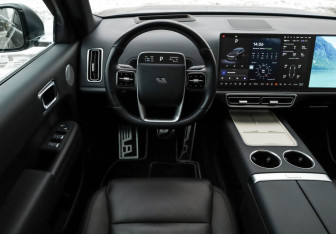 Подержанный автомобиль LiXiang L9 2024 года (12 фото)