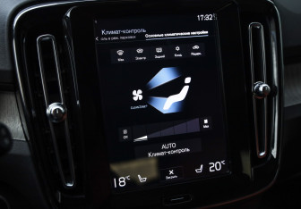 Подержанный автомобиль Volvo XC40 2021 года (15 фото)
