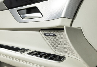 Подержанный автомобиль Jaguar XF Sedan 2017 года (16 фото)