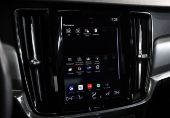Подержанный автомобиль Volvo S90 2018 года (15 фото)