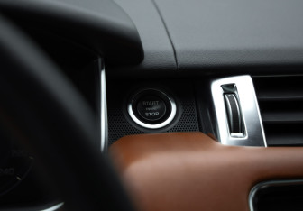 Подержанный автомобиль Land Rover Range Rover Sport 2013 года (17 фото)