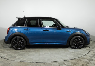 Подержанный автомобиль MINI Hatch 2021 года (4 фото)