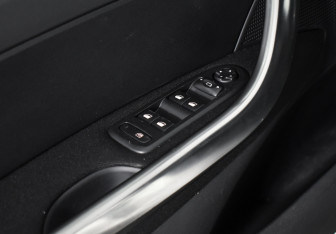 Подержанный автомобиль Peugeot 408 2013 года (10 фото)