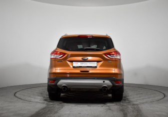 Подержанный автомобиль Ford Kuga 2014 года (6 фото)