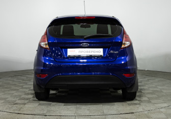 Подержанный автомобиль Ford Fiesta Hatchback 2015 года (6 фото)
