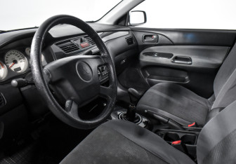 Подержанный автомобиль Mitsubishi Lancer Sedan 2005 года (9 фото)