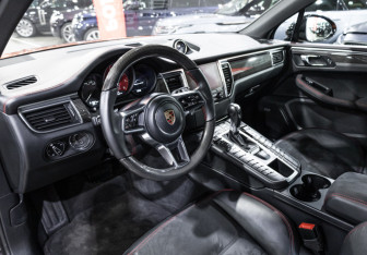 Подержанный автомобиль Porsche Macan 2016 года (18 фото)