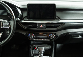 Подержанный автомобиль Kia Cerato Sedan 2019 года (14 фото)