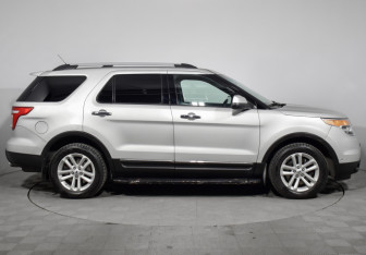 Подержанный автомобиль Ford Explorer 2015 года (4 фото)