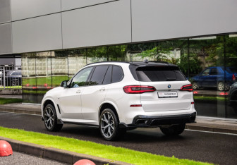 Подержанный автомобиль BMW X5 2019 года (9 фото)