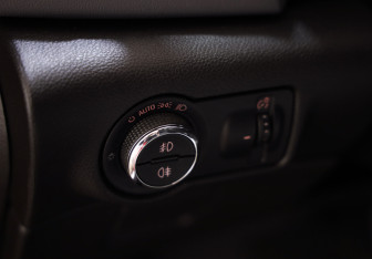 Подержанный автомобиль Opel Astra Sedan 2014 года (13 фото)