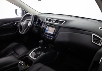 Подержанный автомобиль Nissan X-Trail 2015 года (13 фото)